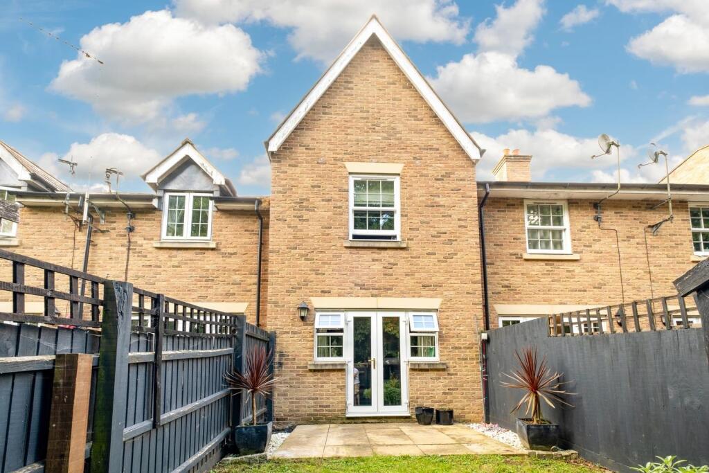 53 Cobb Close-30.JPG