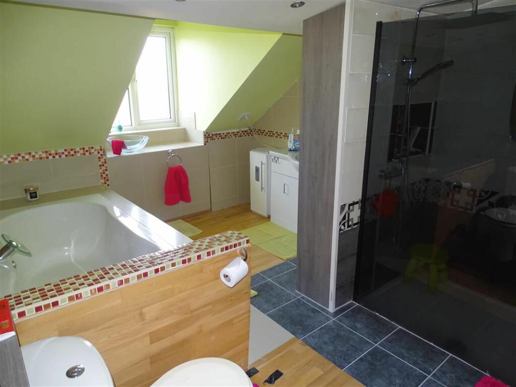 Ensuite Bathroom B