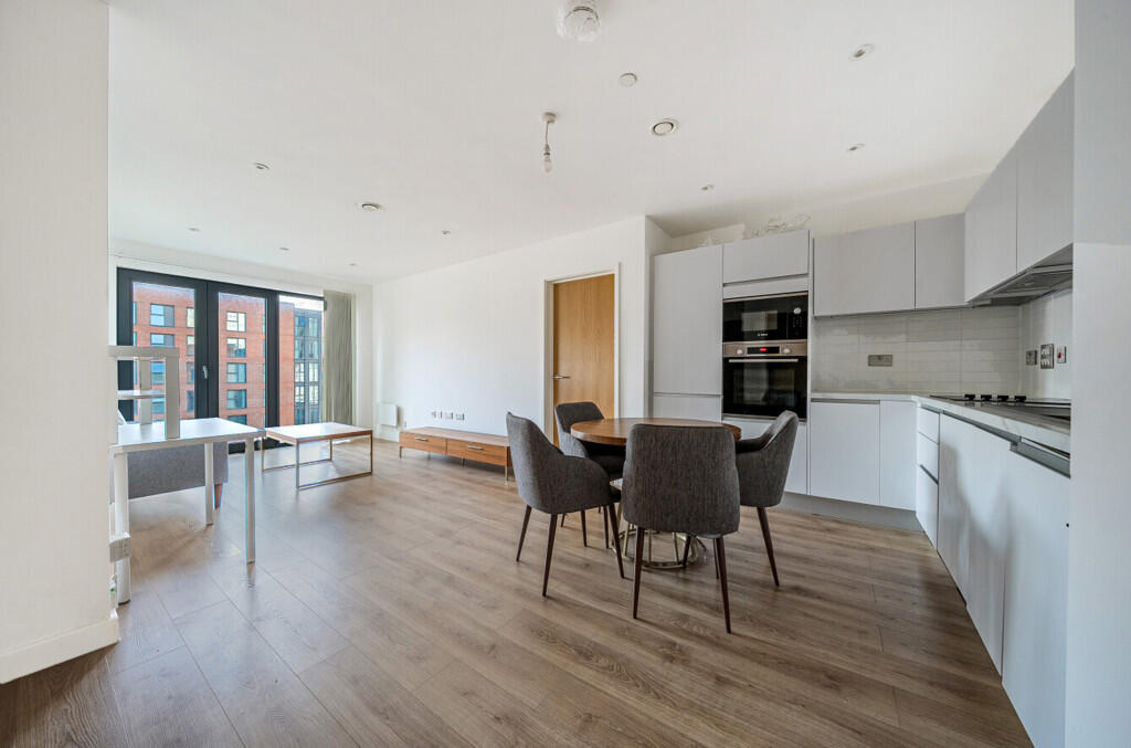 1385345-6-6926d8c...