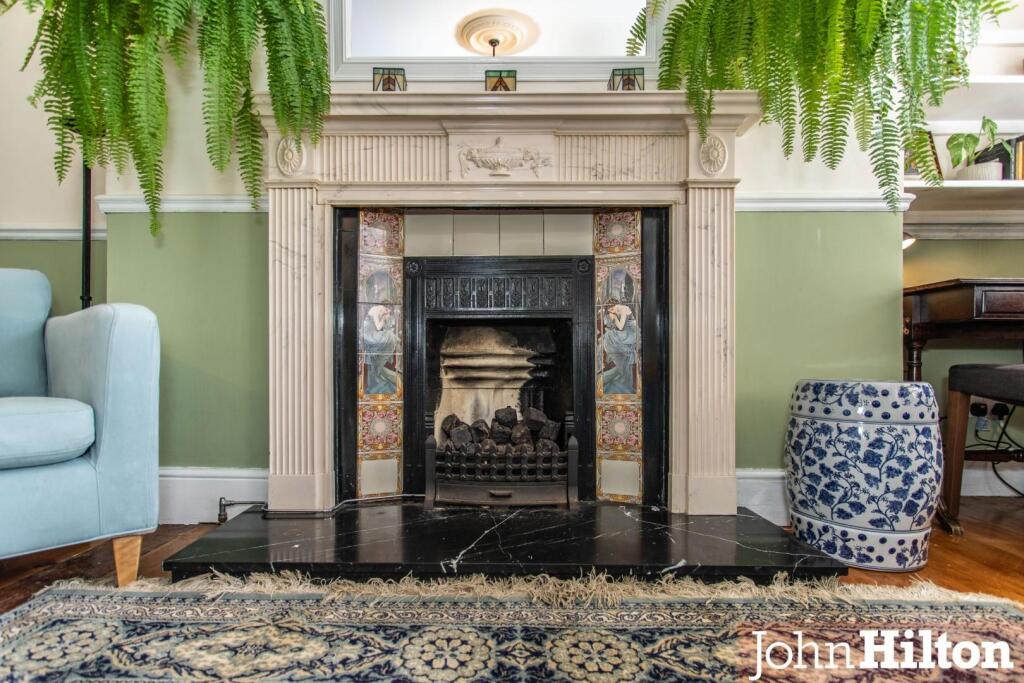 Roundhill Crescent-29.jpg