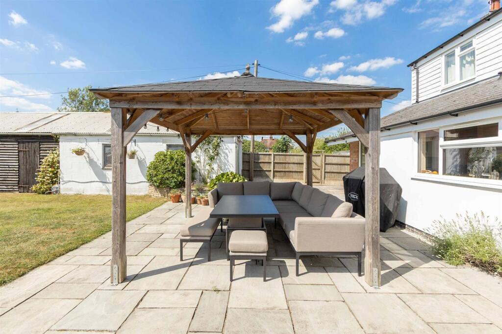 2 Barby Lane, Rugby (7).jpg