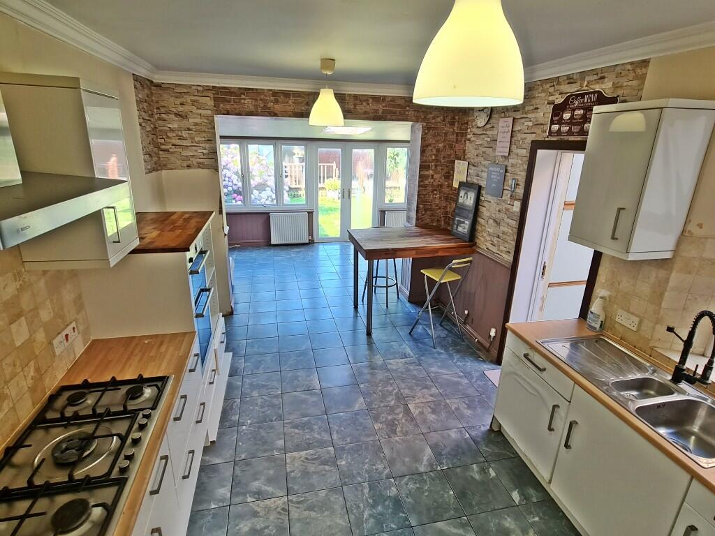 Kitchen &amp; Family Rm