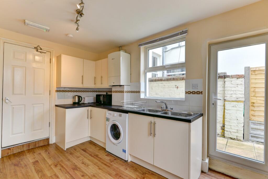 KITCHEN (2)