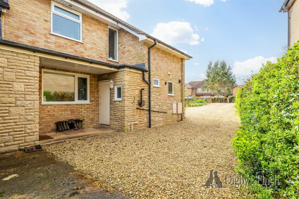 16 Roman Bank Stamford PE9 2SS-7watermarked.jpg