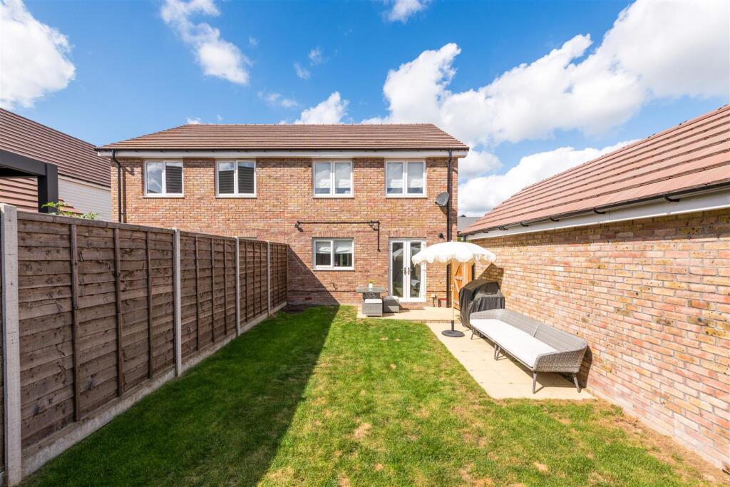 60 Barton Way-28.jpg