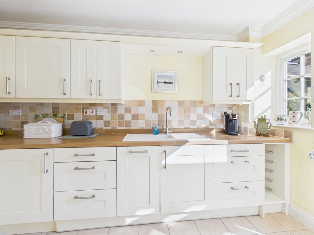 CAM05068G0-PR0052...