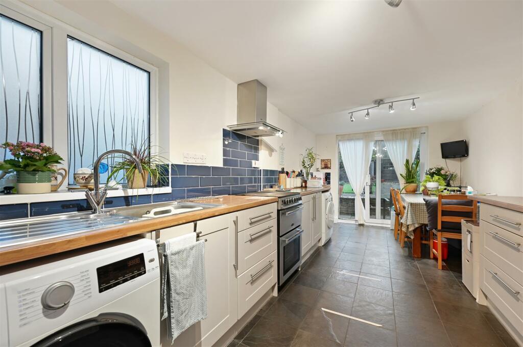 AR - Shakespeare Road - Kitchen3 (1).JPG