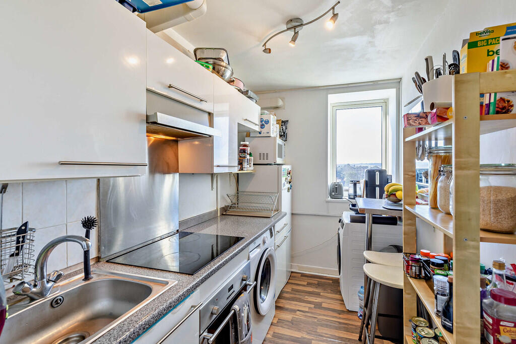 8638174-interior0...