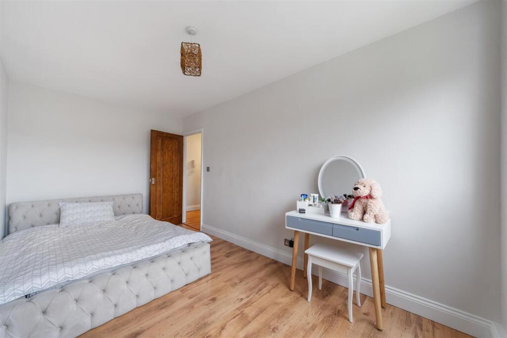 Albany Court N12 8NN-2.jpg