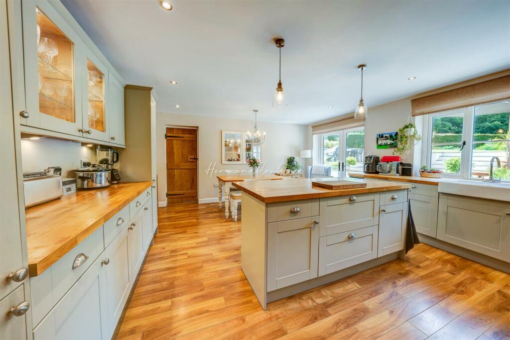 Rhiwbina Hill, Cardiff, HernCrabtree (15).jpg