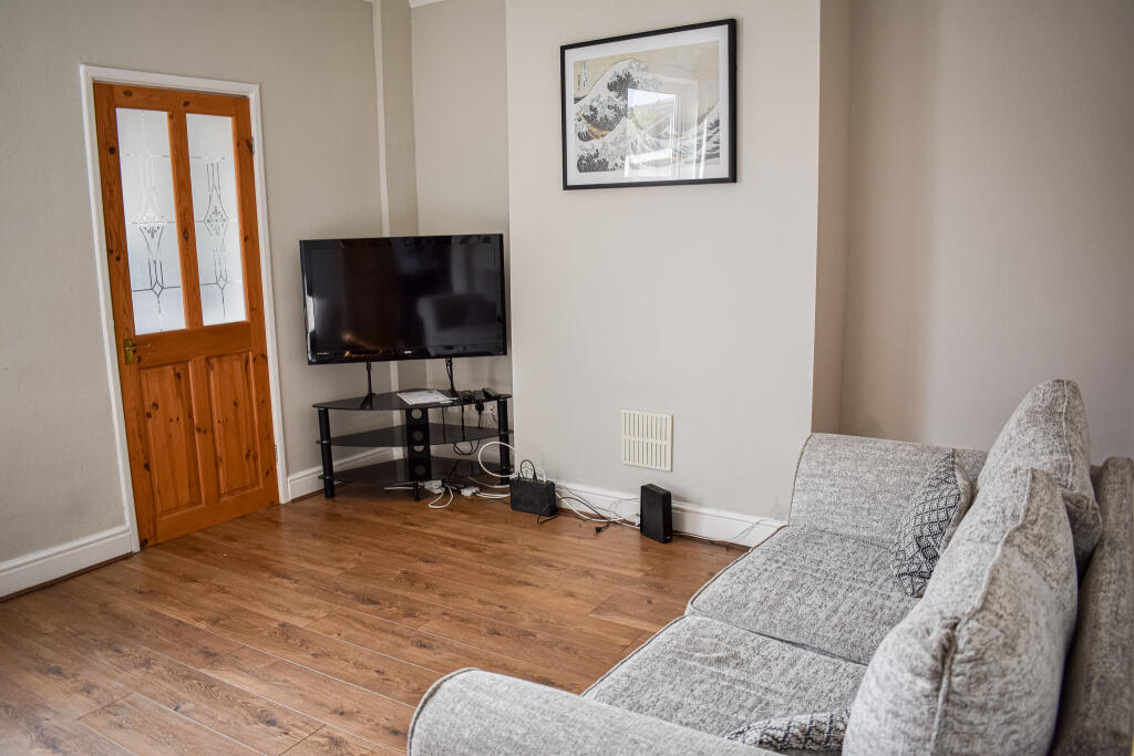 39 Drake - Living Room(!).jpg