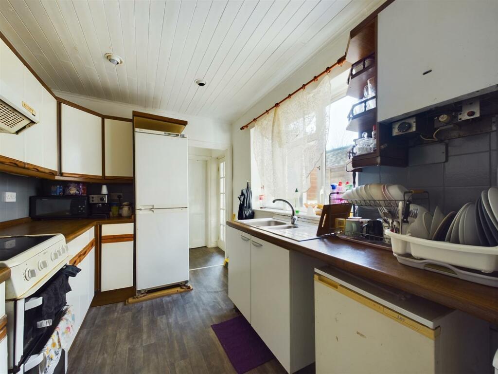 Kitchen (2).jpg