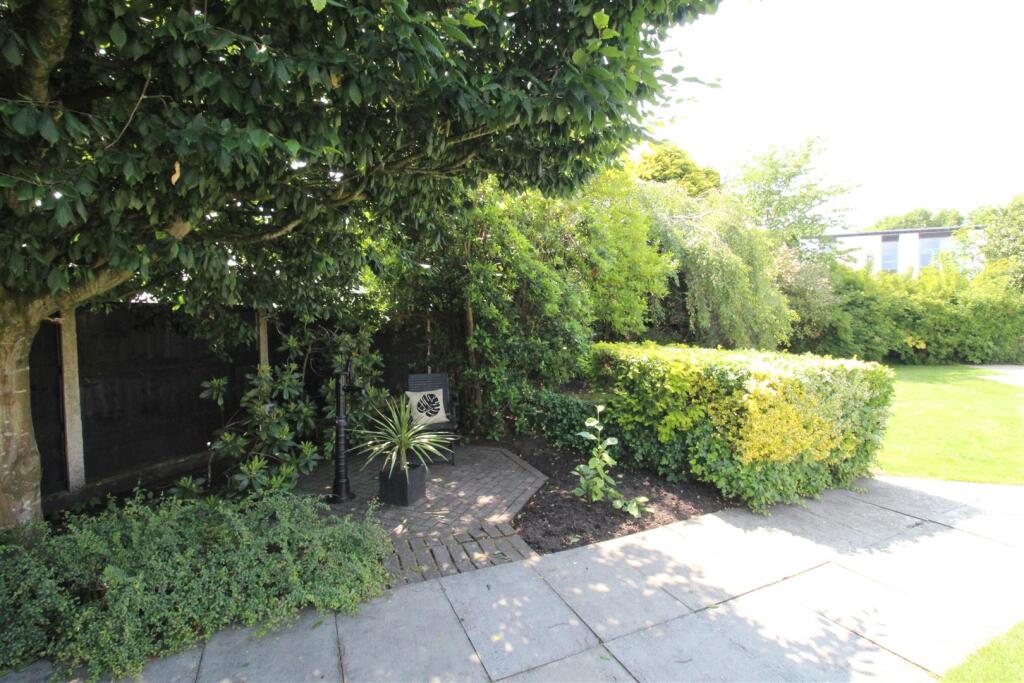 Fieldway, 4 Outside 5 New.JPG