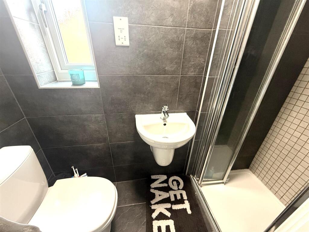 ENSUITE SHOWER ROOM
