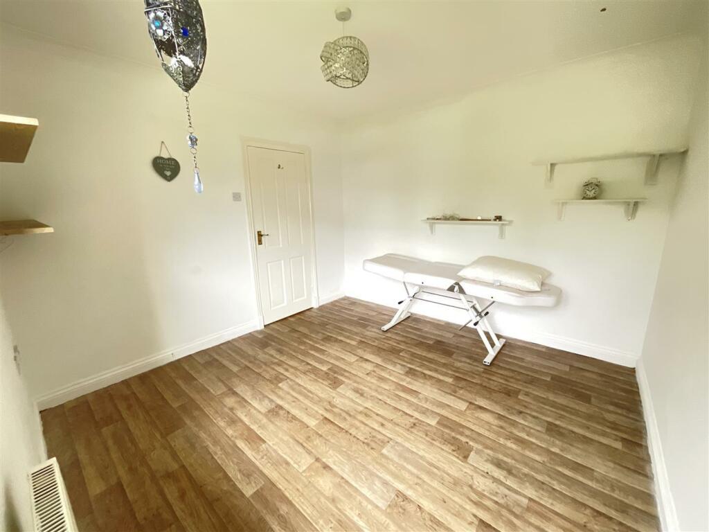 _sittingroom (2).JPG