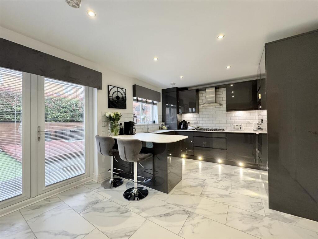 Kitchen/Dining