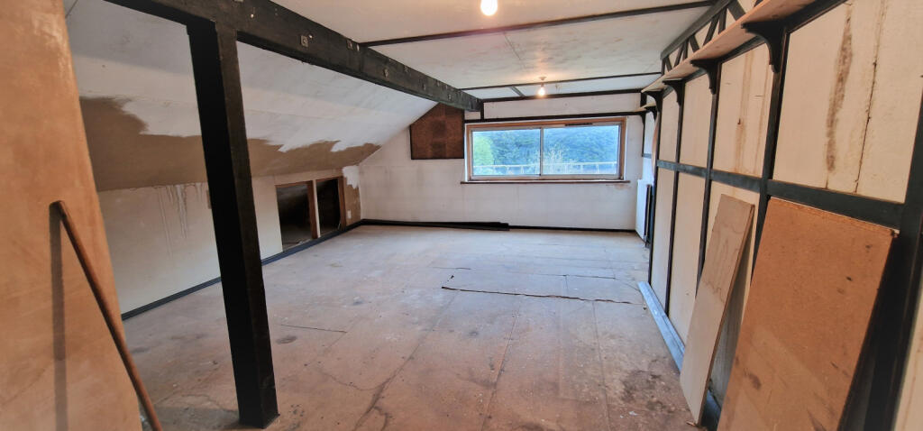 LOFT ROOM