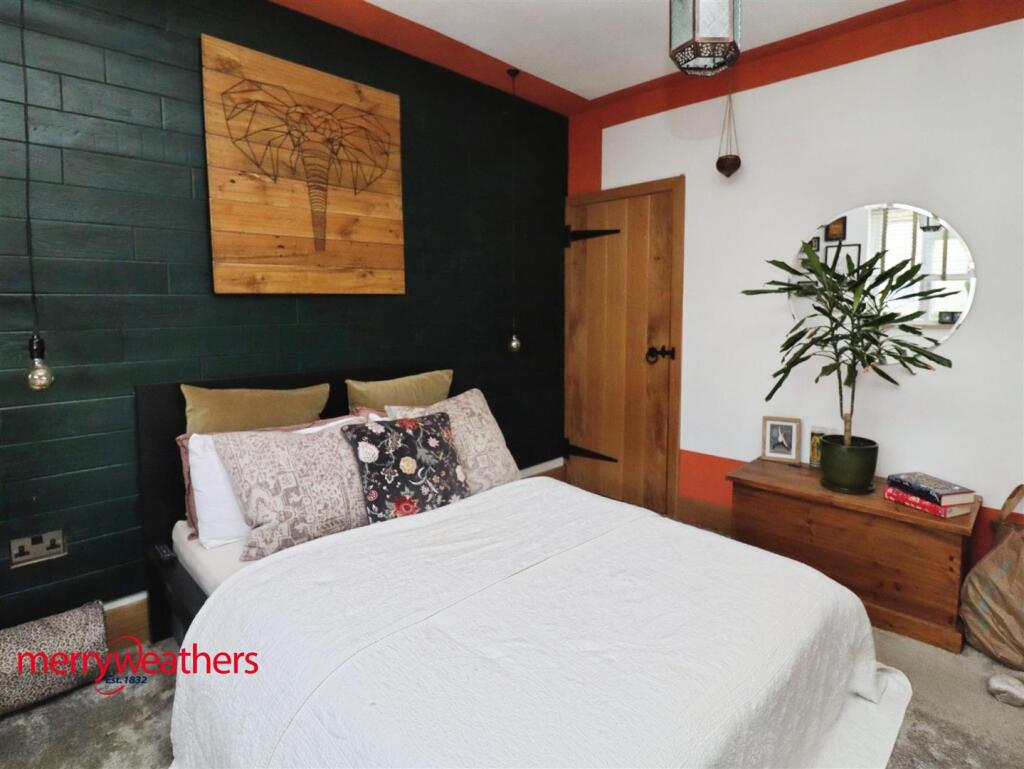 FRONT BEDROOM