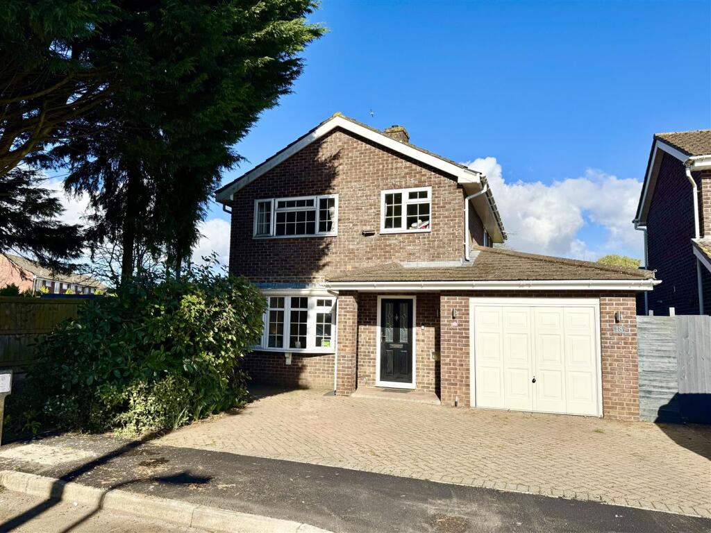 18 CHARTIST WAY