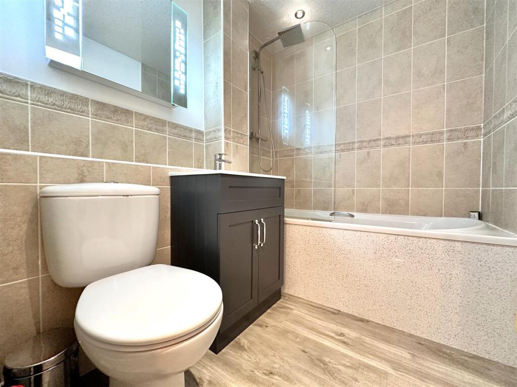 Family Bathroom 691