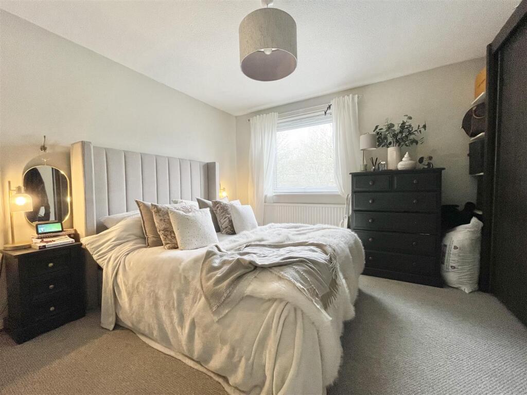 MAIN BEDROOM