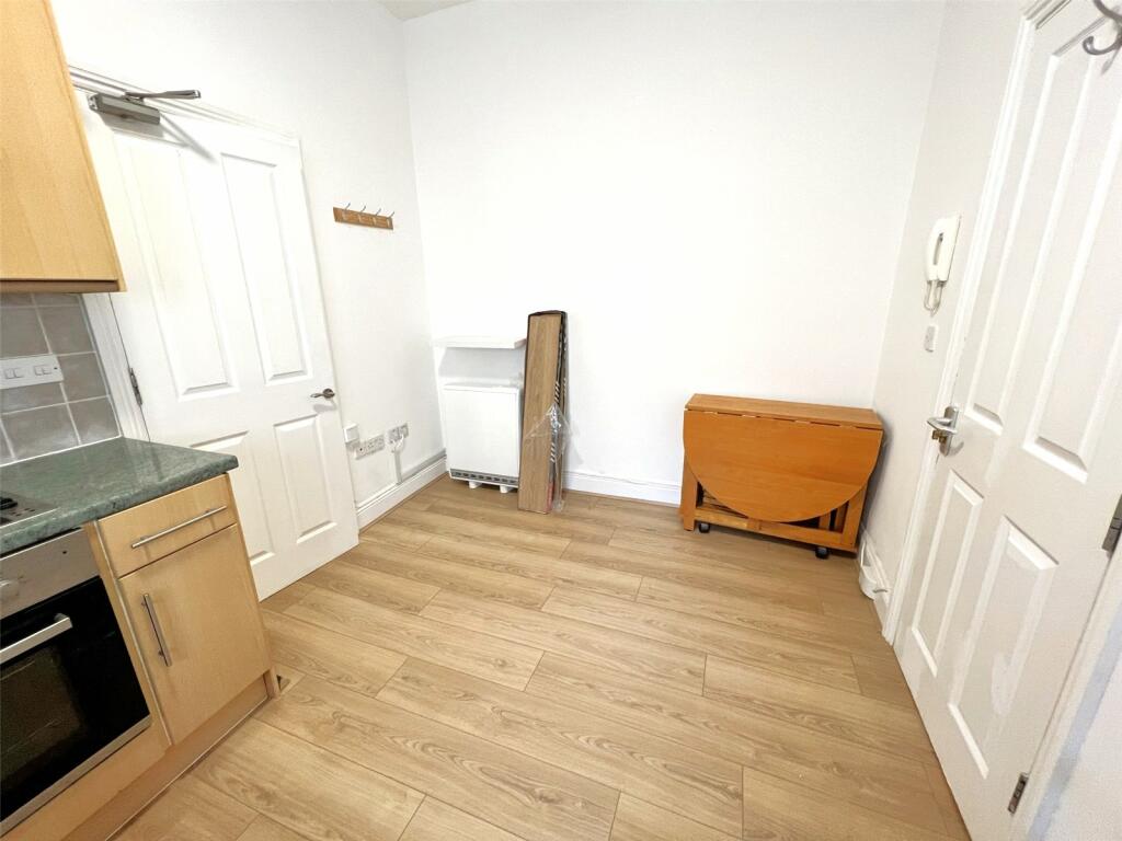 Lounge / Kitchen