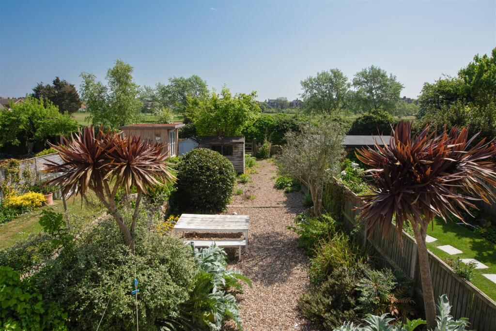 Island Wall, Whitstable