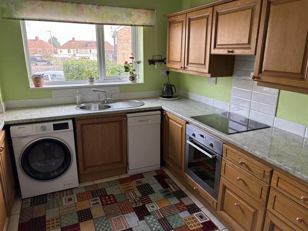 Kitchen Breakfast 1.jpg