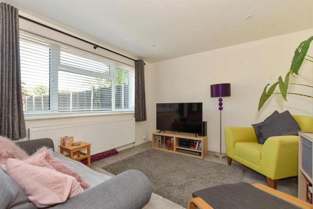 Lounge/Kitchen