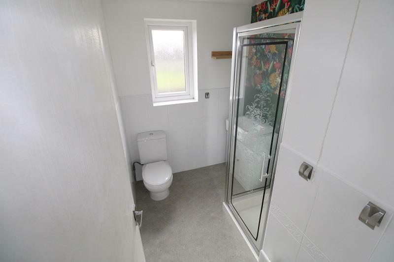 SHOWER ROOM.jpg