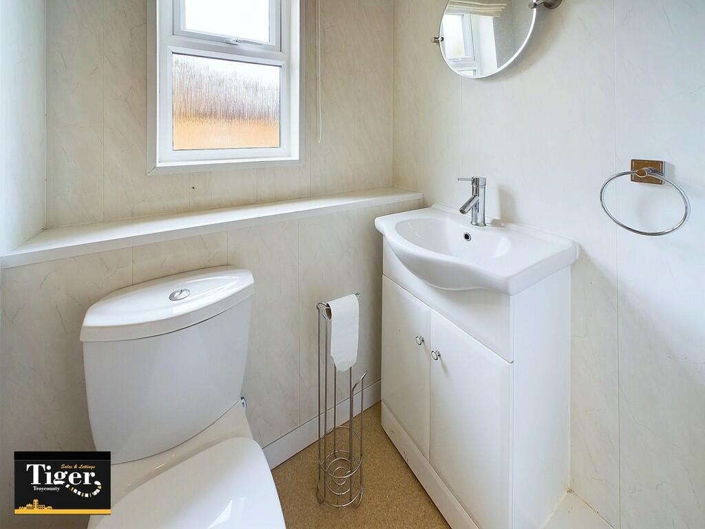 CAM02176G0-PR0405...