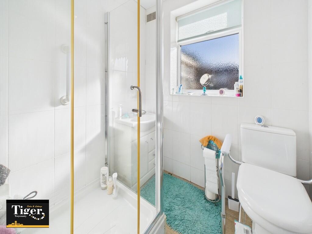 CAM02176G0-PR0492...