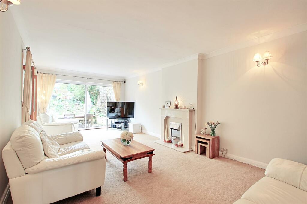 Living Room.jpg