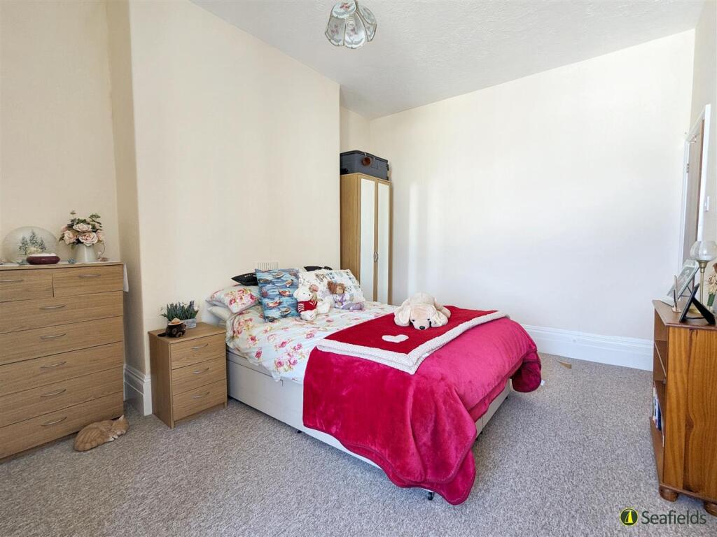 Flat 3 Bed 1.jpg
