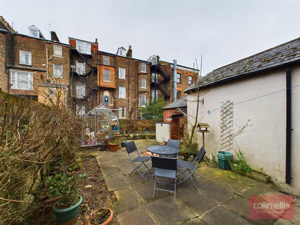 CAM05075G0-PR0009-STILL019.jpg