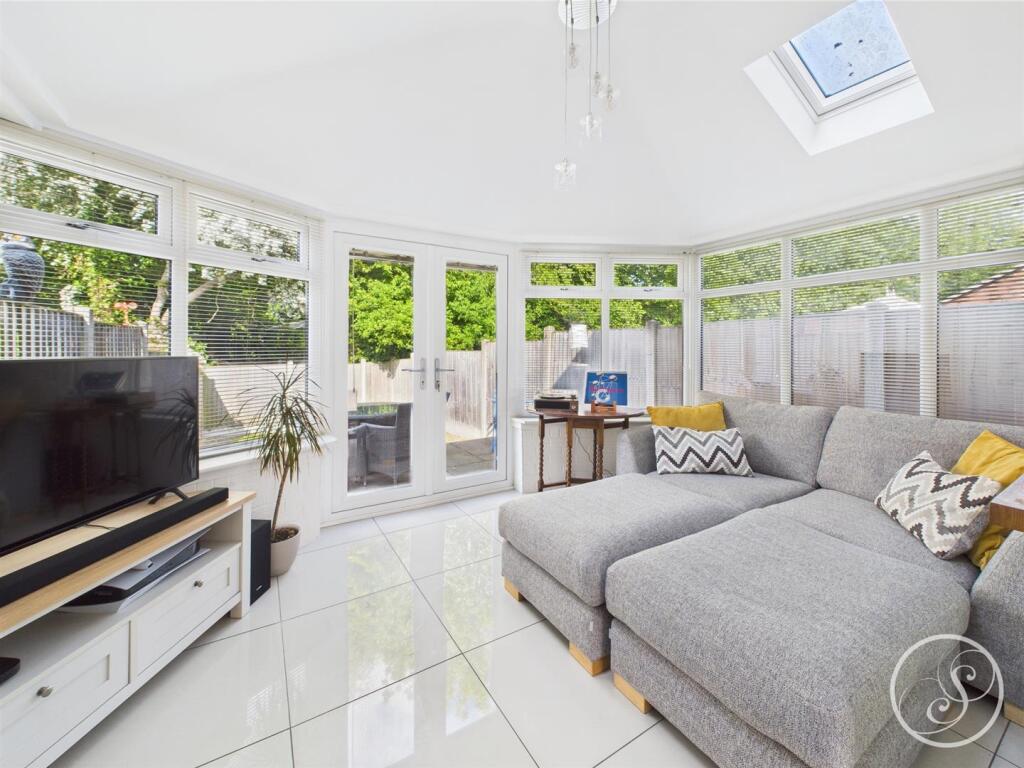 Open Plan Sitting Area