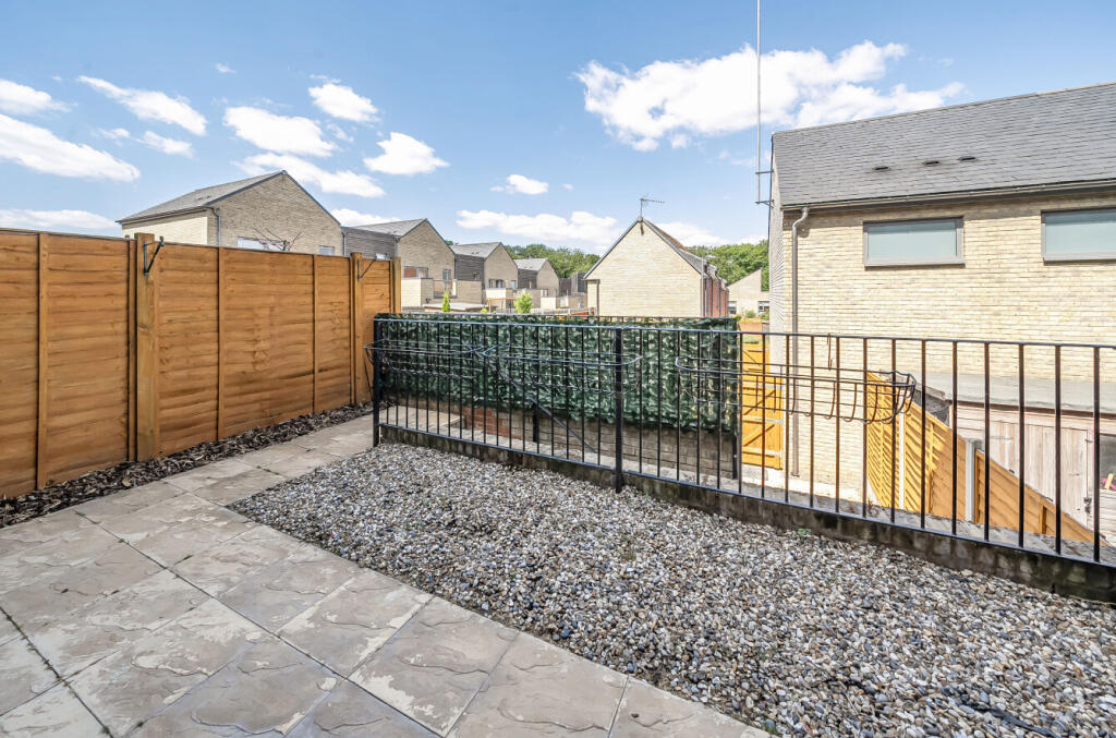 1320274-5-686d45e...