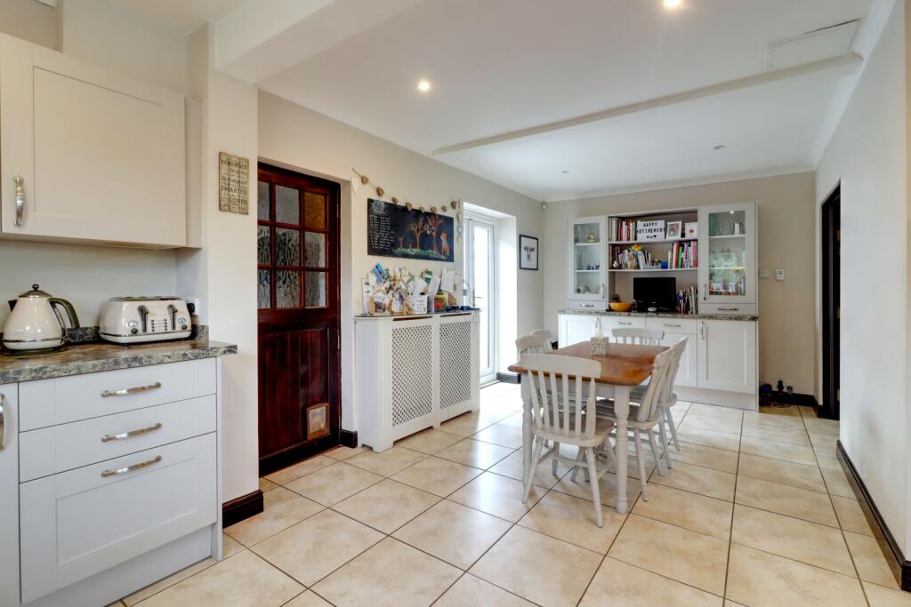 8. Kitchen 3