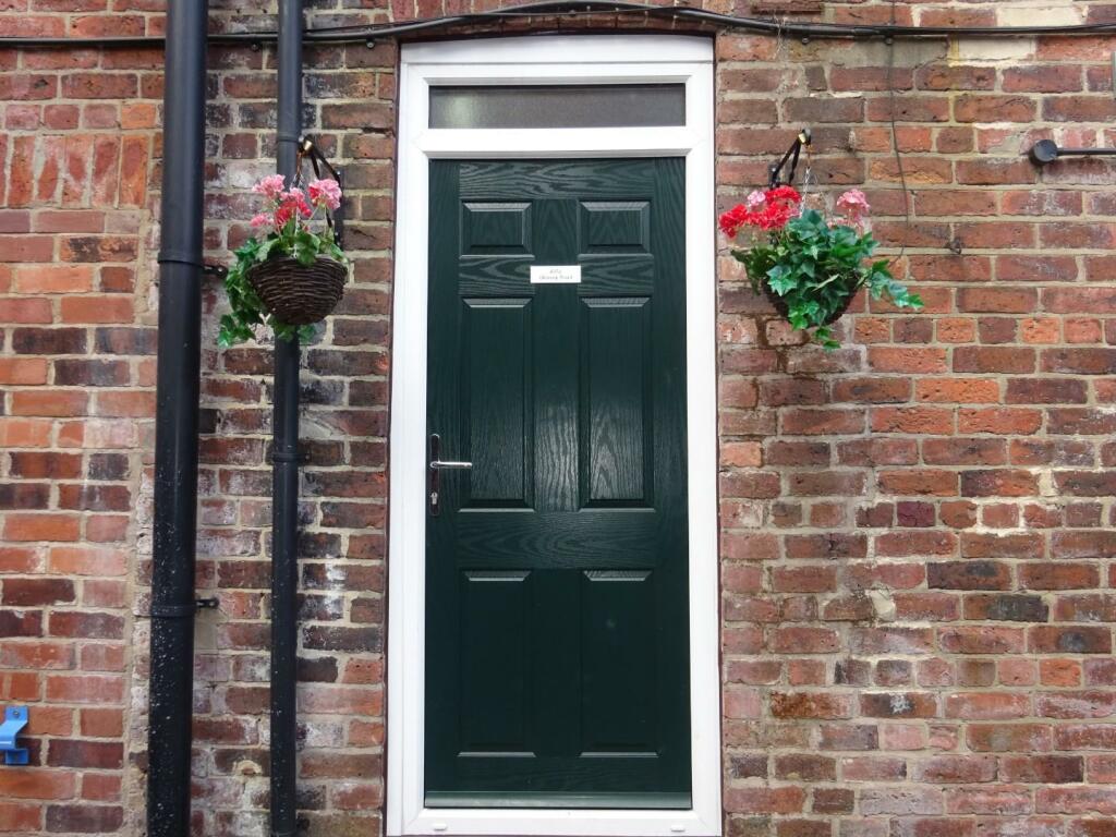 497A Glossop - Exterior.JPG