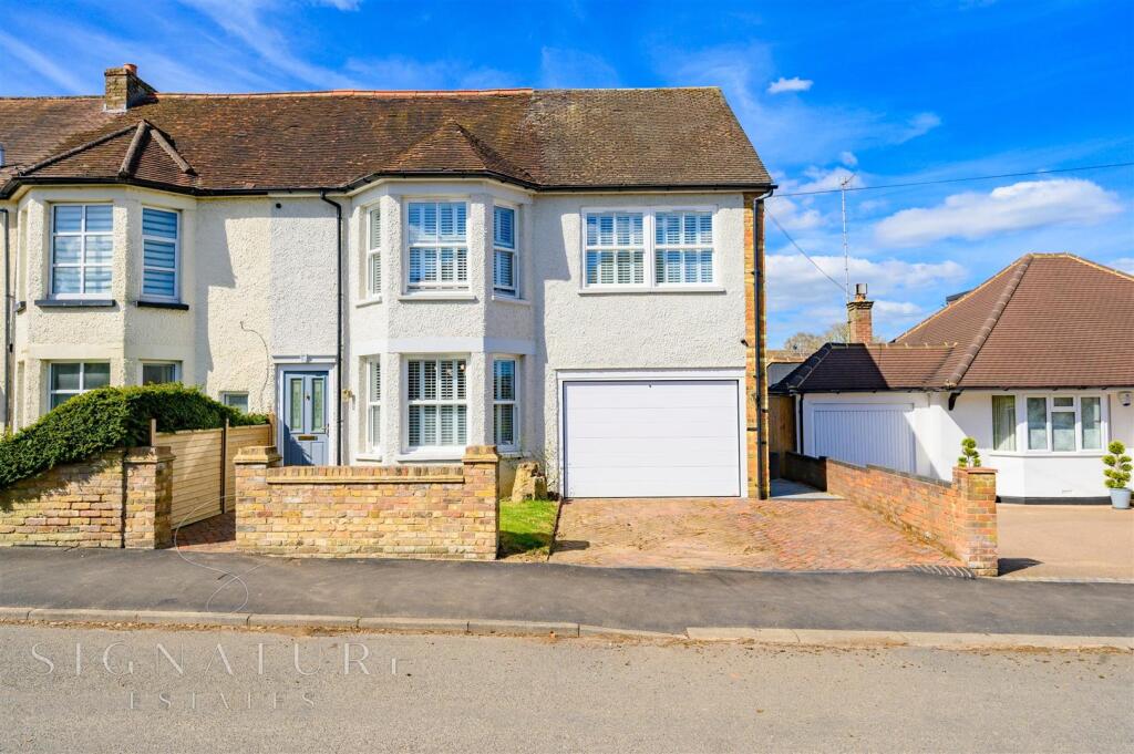 GreenLaneBovingdon_130.jpg