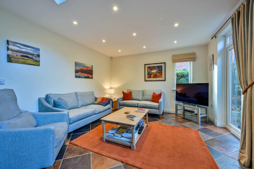 Princess Mary Close, Guildford, GU2