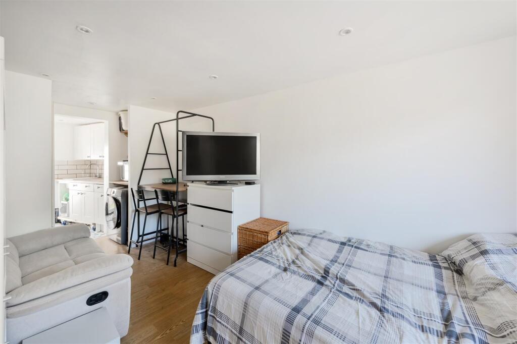 BRAMBLE WALK (7).jpg