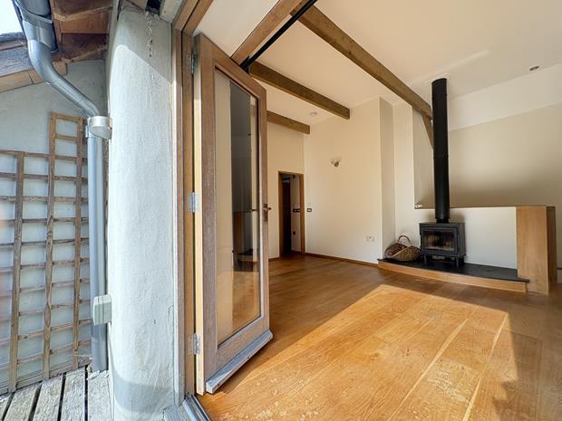Balcony to lounge