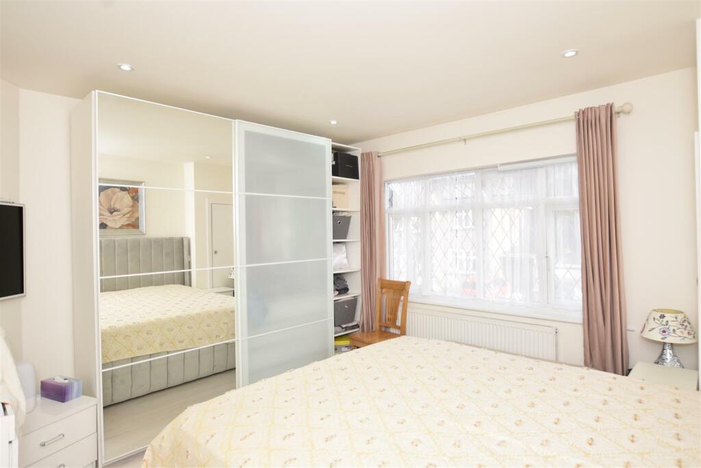 Bedroom 1 copy.jpg