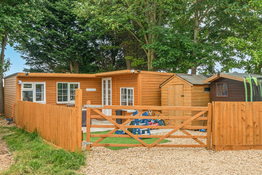 Summerhouse/Log Cabin