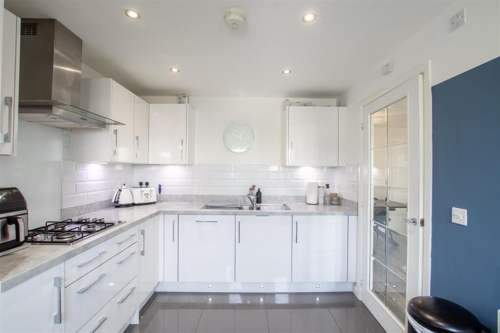 kitchen-2.jpg