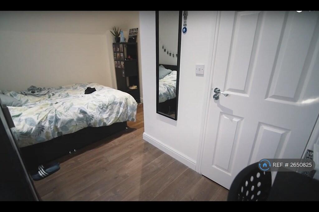 Room 5 (Ensuite Room) 