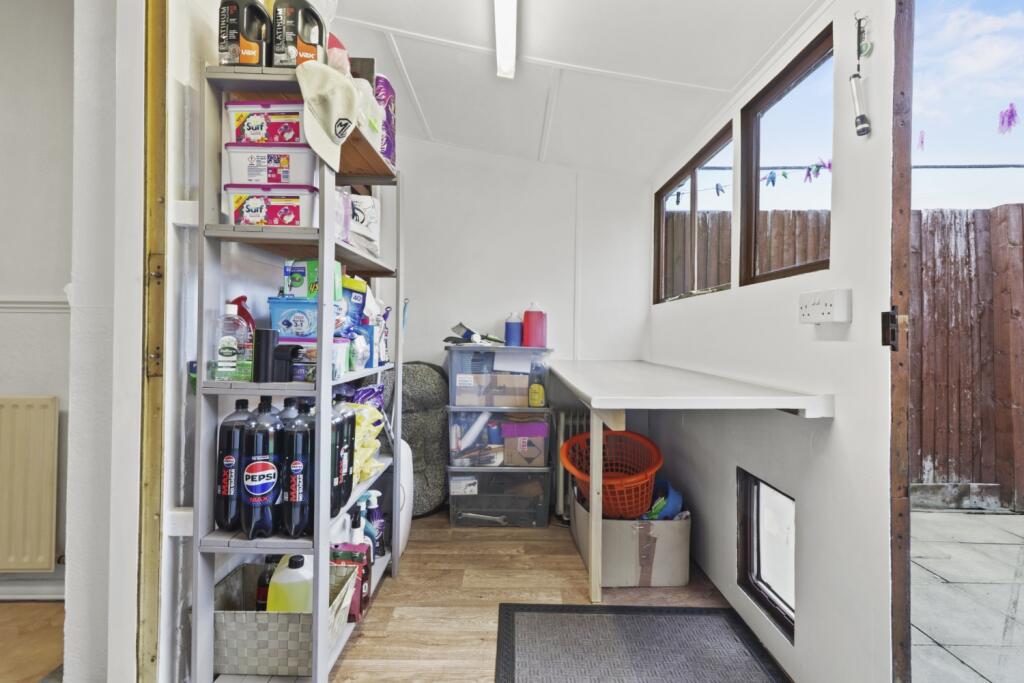 1cromerroad_finedon_rogers_13