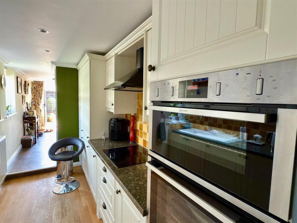 KITCHEN AREA.jpg