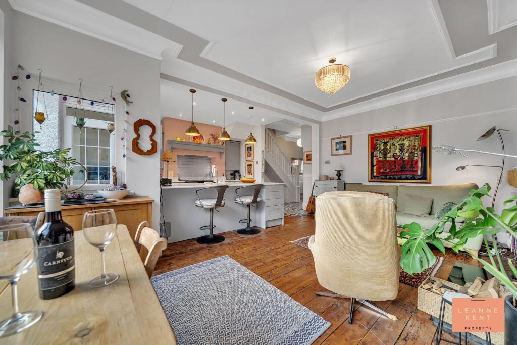 Kitchen Diner (Family Room)